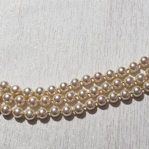 Vintage Necklace Pearls. The faux "pearls" are the size of a dime. 17" long. - Picture 6 of 8
